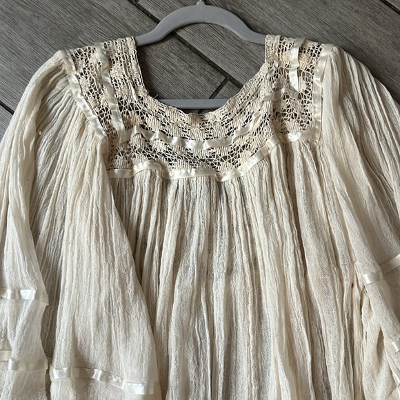 Vintage Cream 70s Flowy Peasant Top w/angel sleeves best fit S/M - Picture 8 of 9